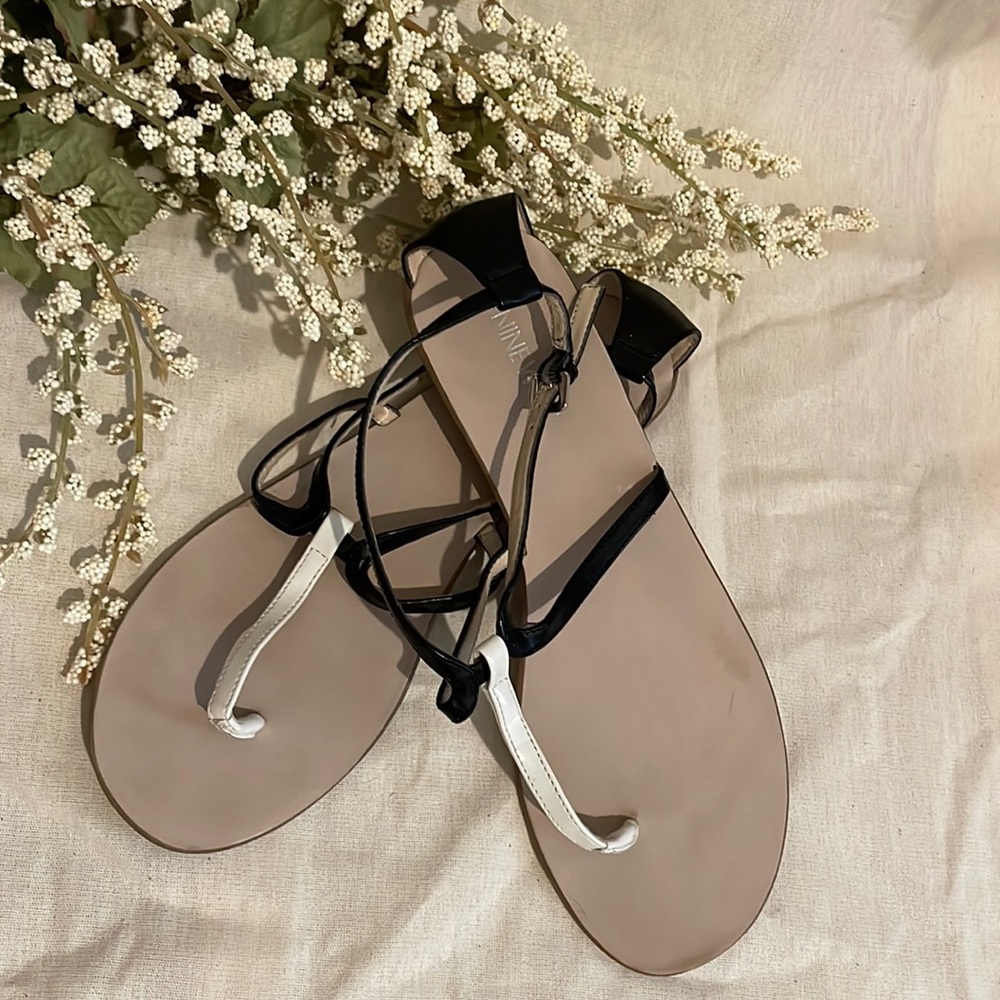 Nine West black and white thong strap sandals